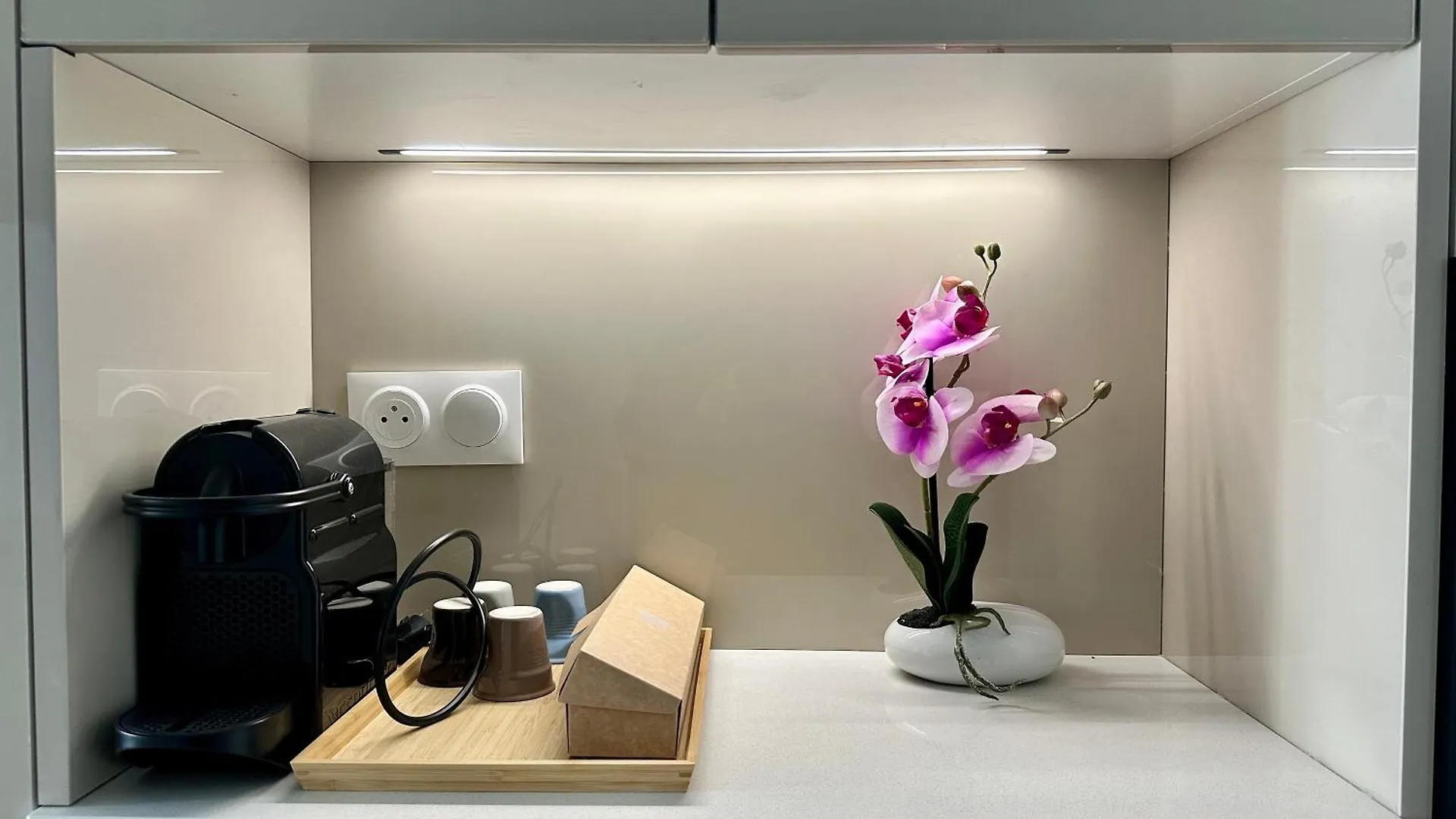 Comfortable Near Marais Beaubourg Apartment